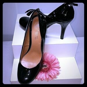 🌸- Mootsies Tootsies Black Patent Leather Pump